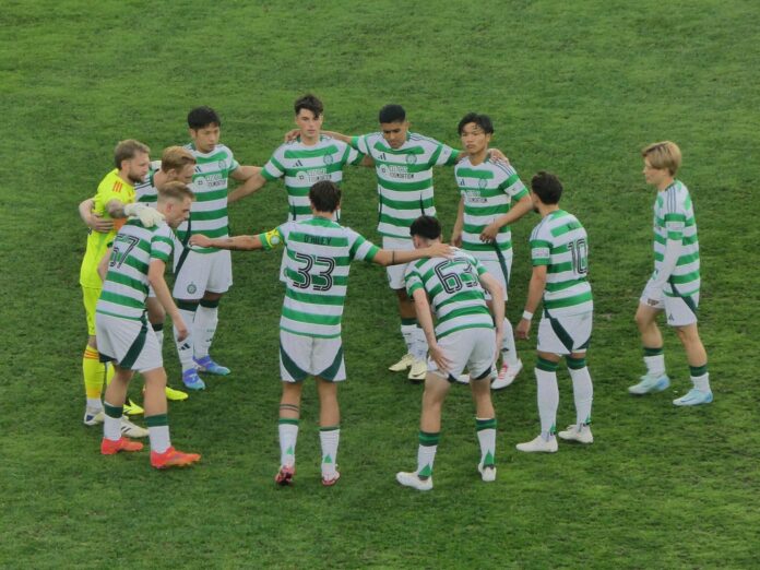 Football team huddling together before kickoff, symbolizing unity, leadership, and collective intelligence on the pitch.